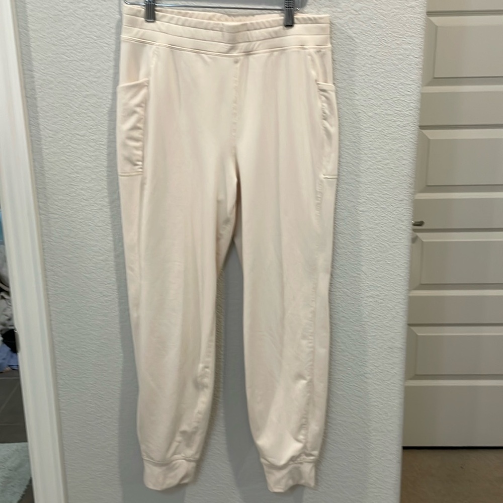 Fabletics On-The-Go Cold Weather Jogger Off‎ White M